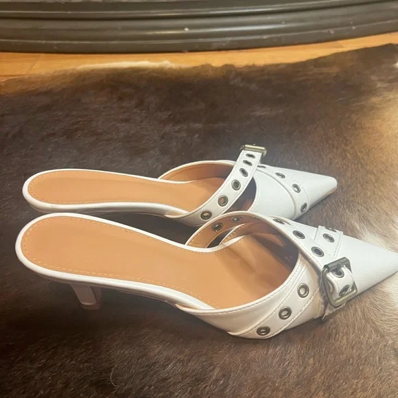 White and Brown Crisscross Heels - Picture 3 of 7